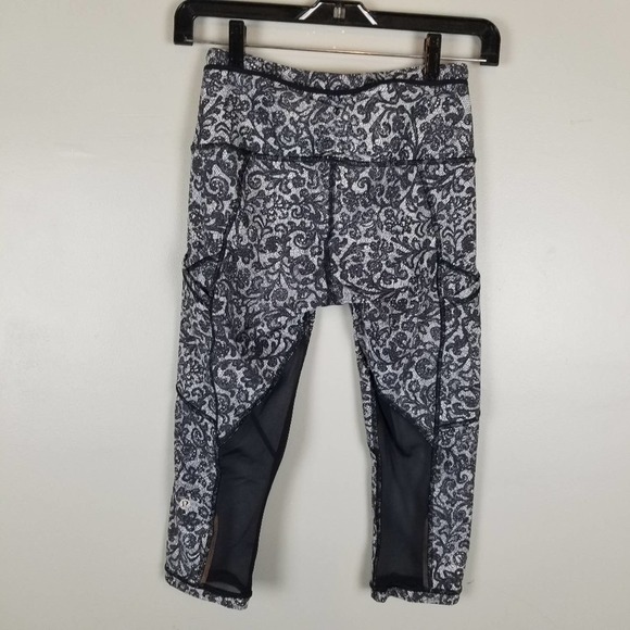 Lululemon 17" crop mini cinder lace leggings, black and white - Picture 4 of 7